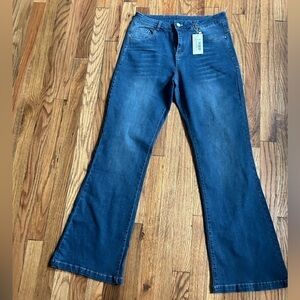 NWT Flare High Rise  Medium Wash Jeans ( No Brand ) Size Large Stretchy